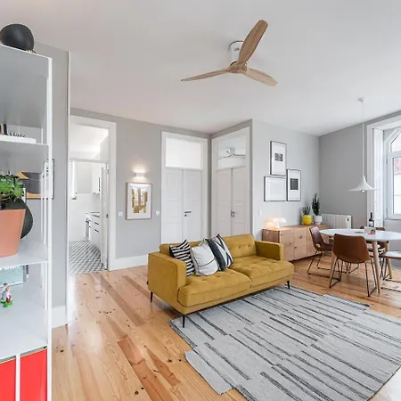 Guestready - Colorful Near Agosto Station * Porto