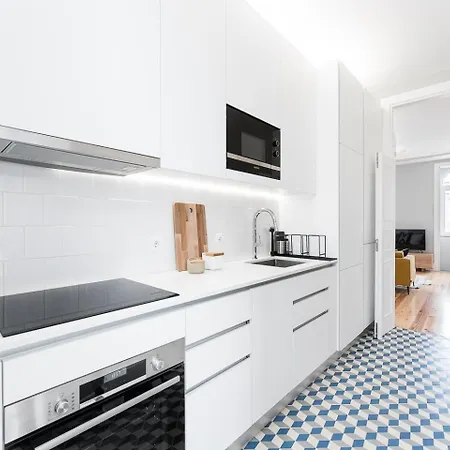 Guestready - Colorful Near Agosto Station Porto