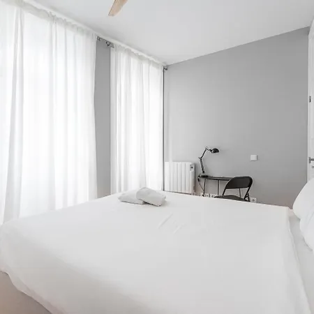Guestready - Colorful Near Agosto Station Apartment