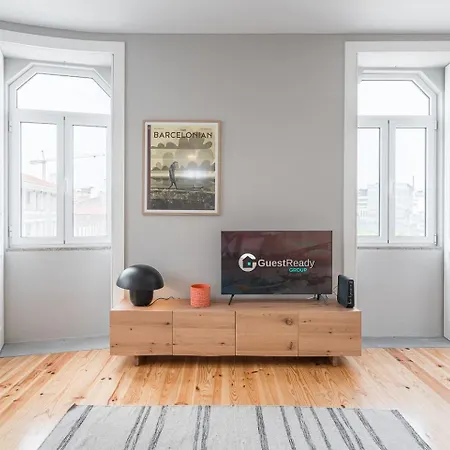 Guestready - Colorful Near Agosto Station Apartment *