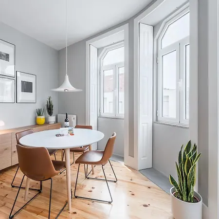 Guestready - Colorful Near Agosto Station Porto
