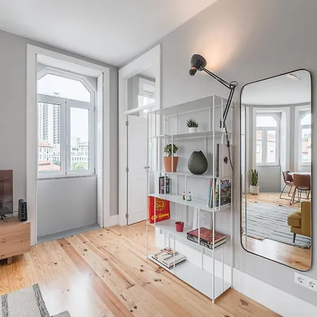 Apartment Guestready - Colorful Near Agosto Station *
